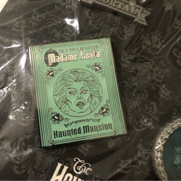 Disney Haunted Mansion 4 Pin Booster Set - Picture 2 of 6